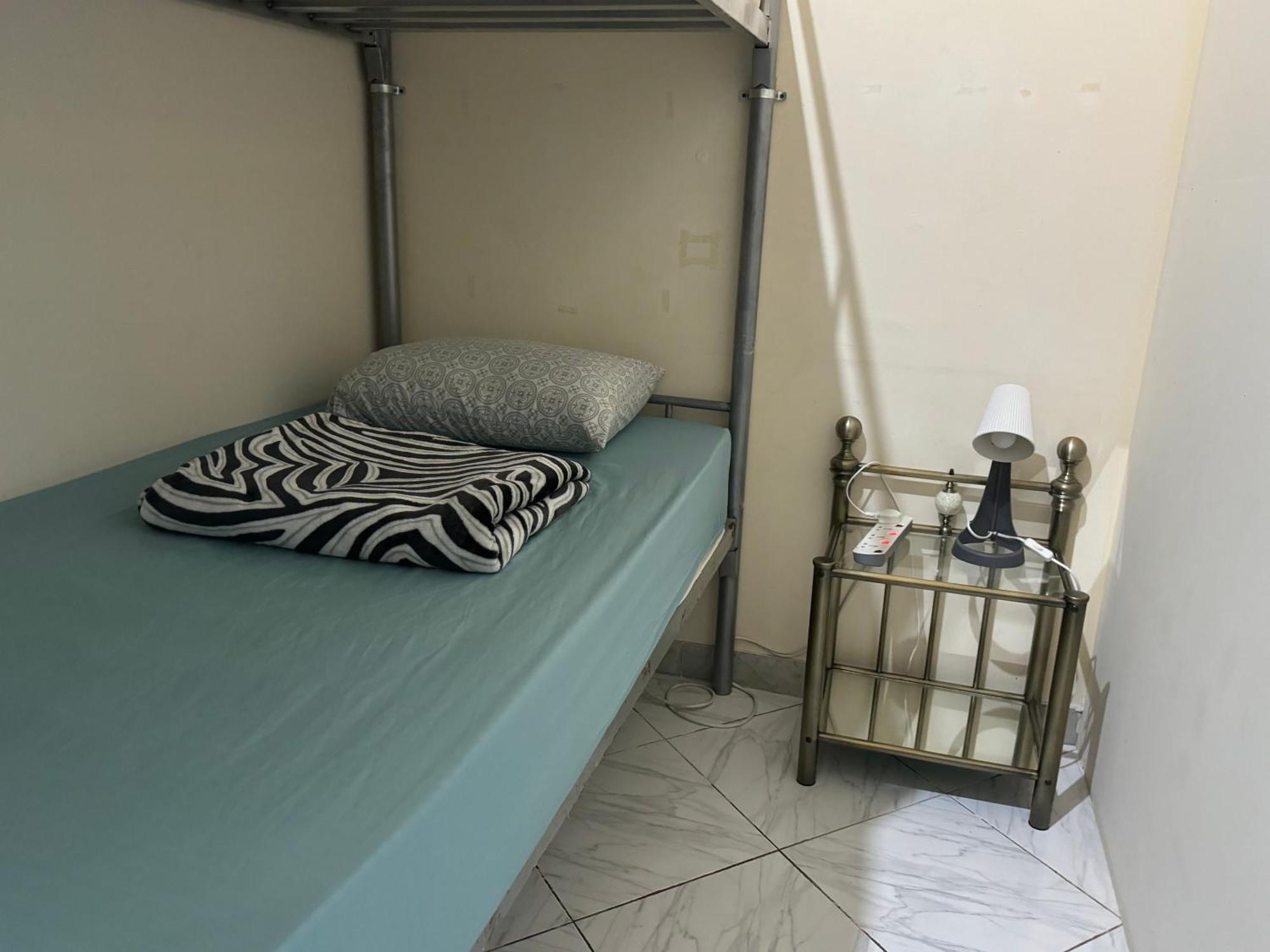 Backpackers Place Apartman Abu Dzabi Szoba fotó